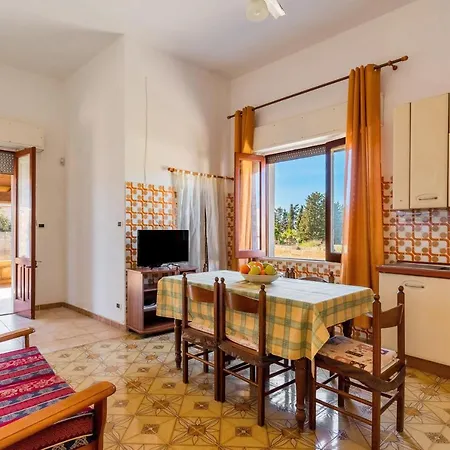 Apartment Aurora's Racale